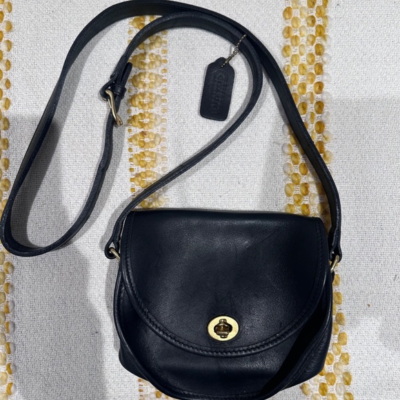 Classic Coach Legacy Crossbody - Picture 2 of 9